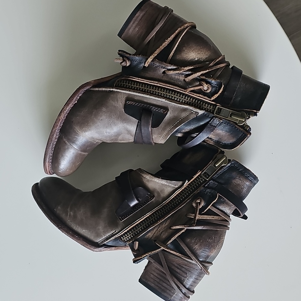 Freebird Crue Distressed Grey Leather Boots with Buckles - Picture 13 of 14
